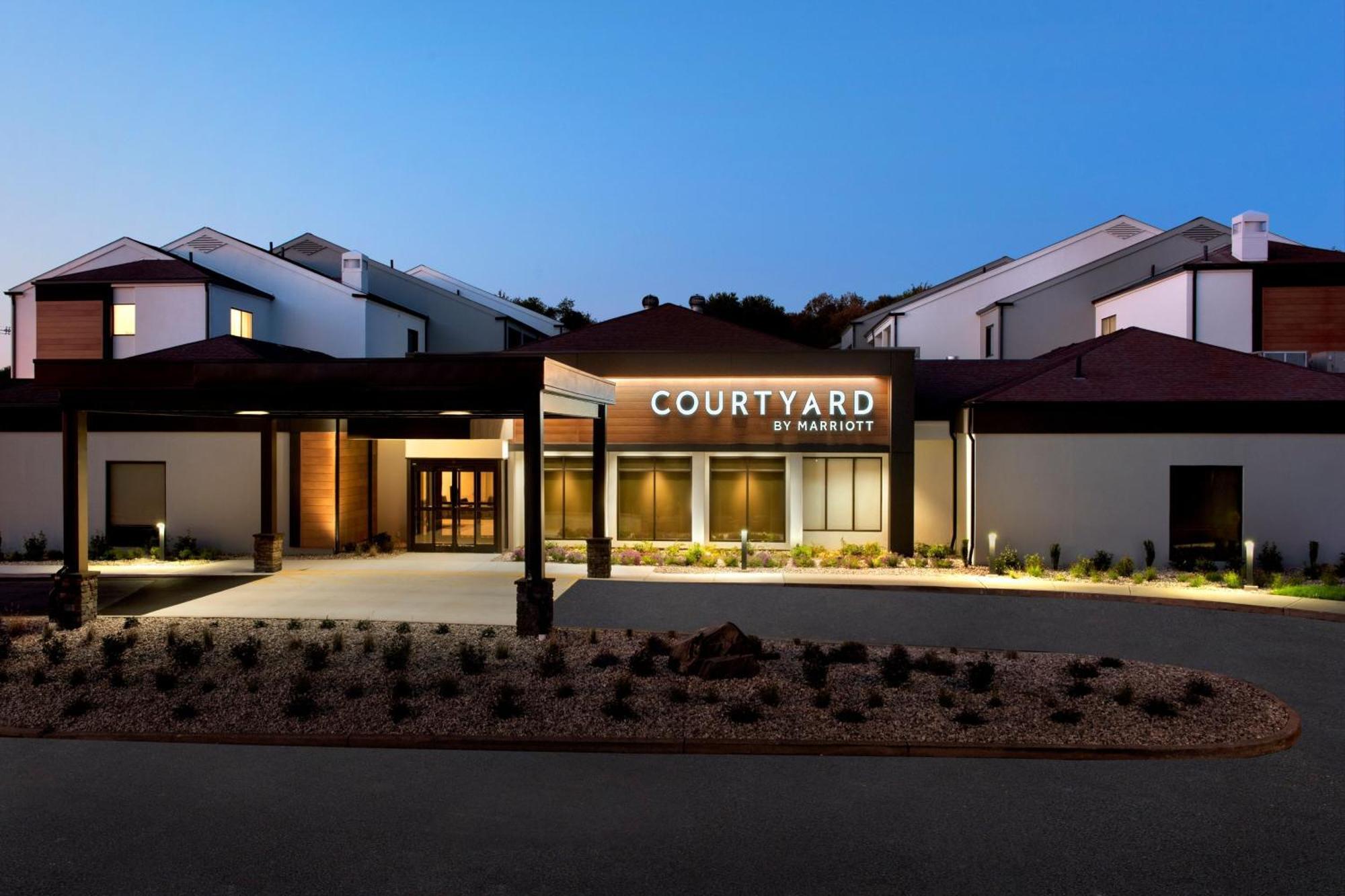 Courtyard By Marriott New Haven Wallingford Hotel Exterior photo