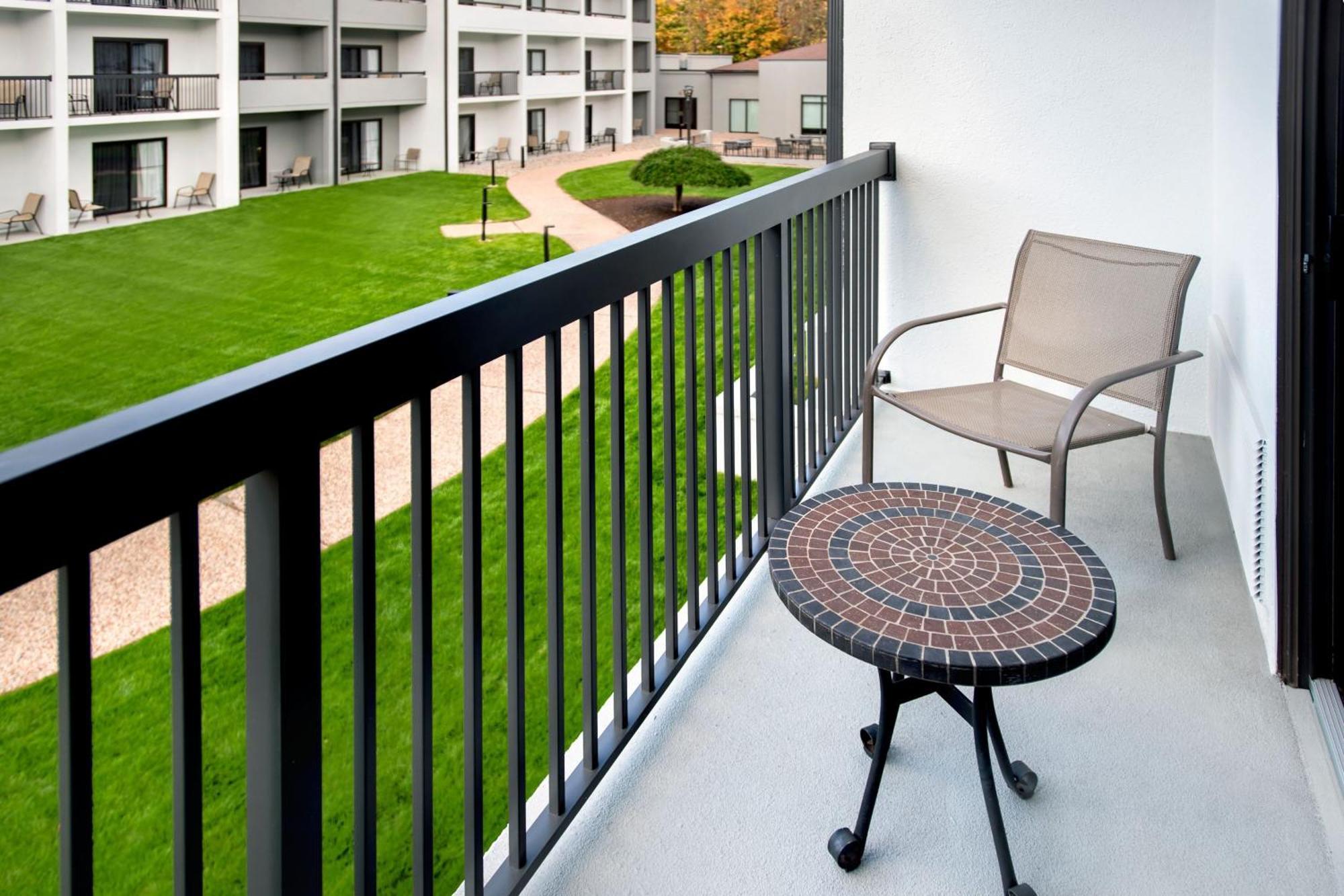 Courtyard By Marriott New Haven Wallingford Hotel Exterior photo